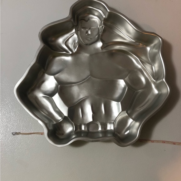 VTG 1977 Wilton Superhero Cake Pan Muscle Man Dad Father Batman Super 505-1212 - Picture 2 of 4